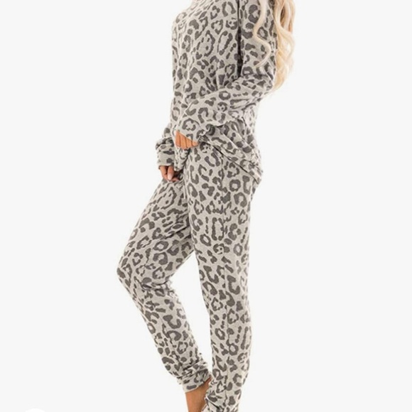 Lounge set leopard never worn S/M - Picture 3 of 7